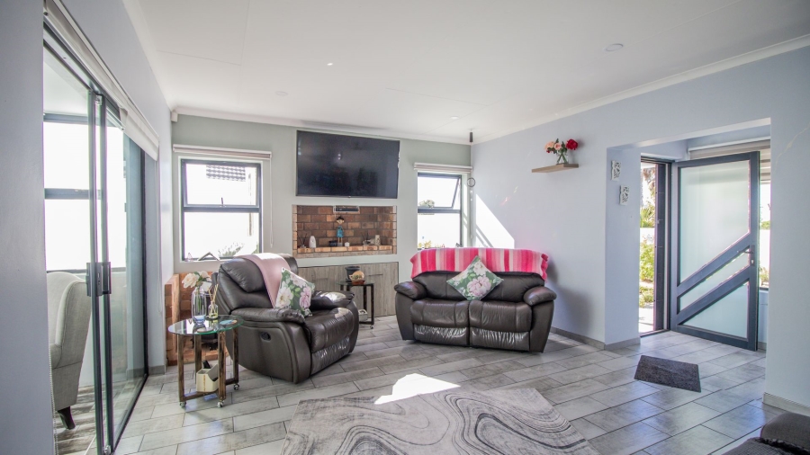 3 Bedroom Property for Sale in Golden Mile Western Cape